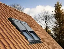 Velux Volet Roulant De Fenetre De Toit Electrique En Aluminium SML SK06 0000S Gris Anthracite - Larg. 114 Cm X Haut. 118 Cm