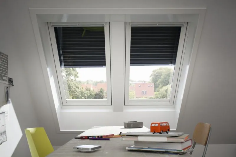 Velux Volet Roulant De Fenetre De Toit - Solaire SSL CK04 0000S Gris Anthracite 55/98 Cm 5 Velux Volet Roulant De Fenetre De Toit - Solaire SSL CK04 0000S Gris Anthracite 55/98 Cm – Image 3