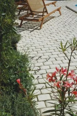 Weser Pave En Beton Chinon Creme (bande De 6 Paves) - Long. 102cm X Larg. 12cm X Ep. 2cm